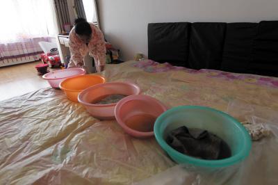 凭祥楼上漏水，住户失联，小区没物管，业主维权难！律师来支招……